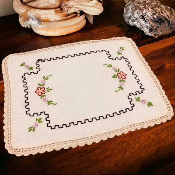 Vintage Floral Embroidered Crochet Lace Trim Linen Doily Rectangle Dresser Scarf - Picture 1 of 14